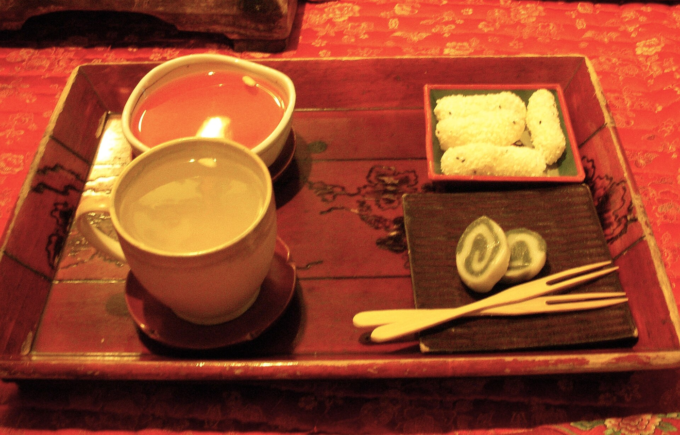 Traditional tea at an Insadong tea house; Tea Therapy is not pictured