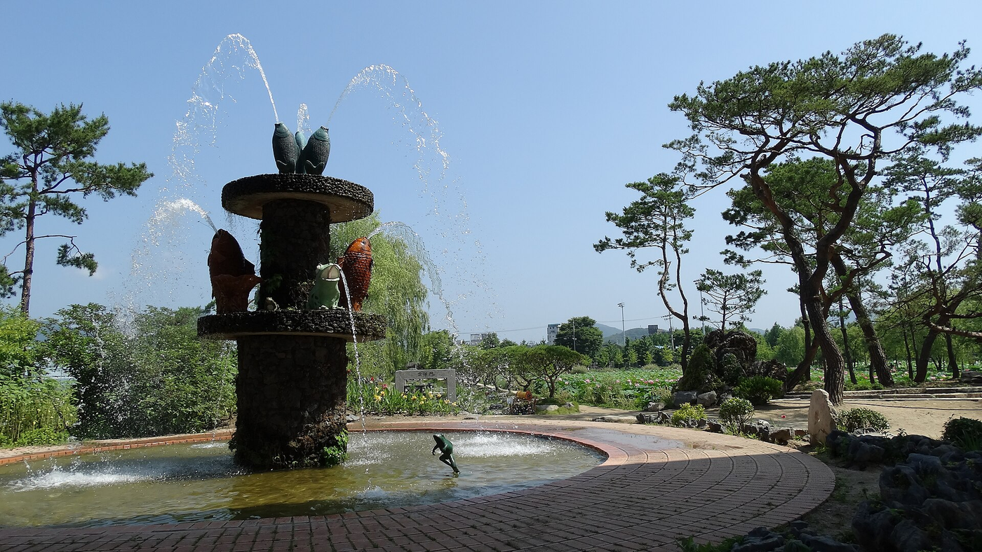 Semiwon garden; Koo House is not pictured
