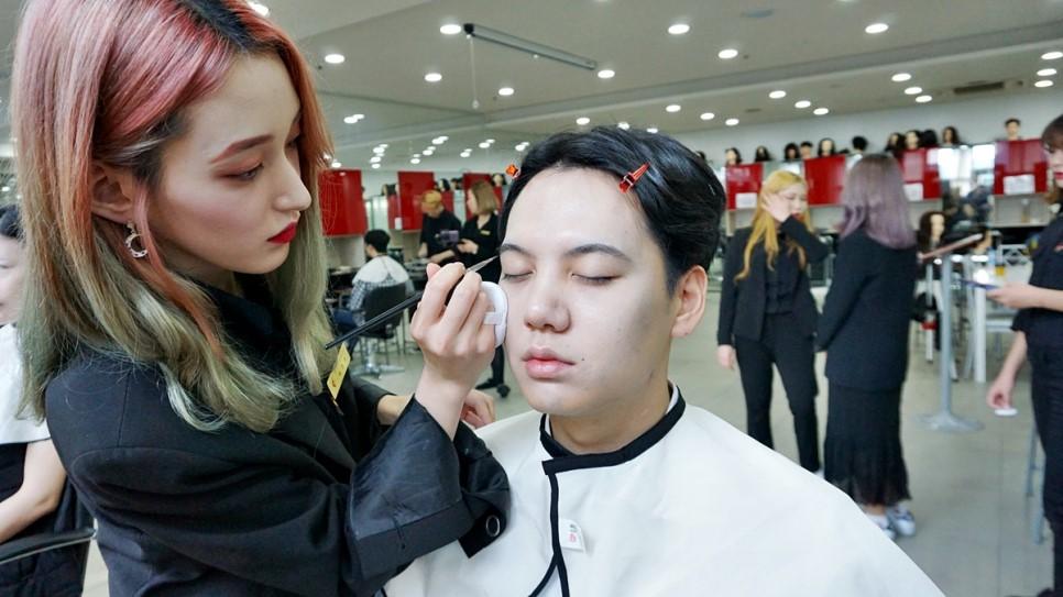 Beauty students participating in a professional Korean beauty education session